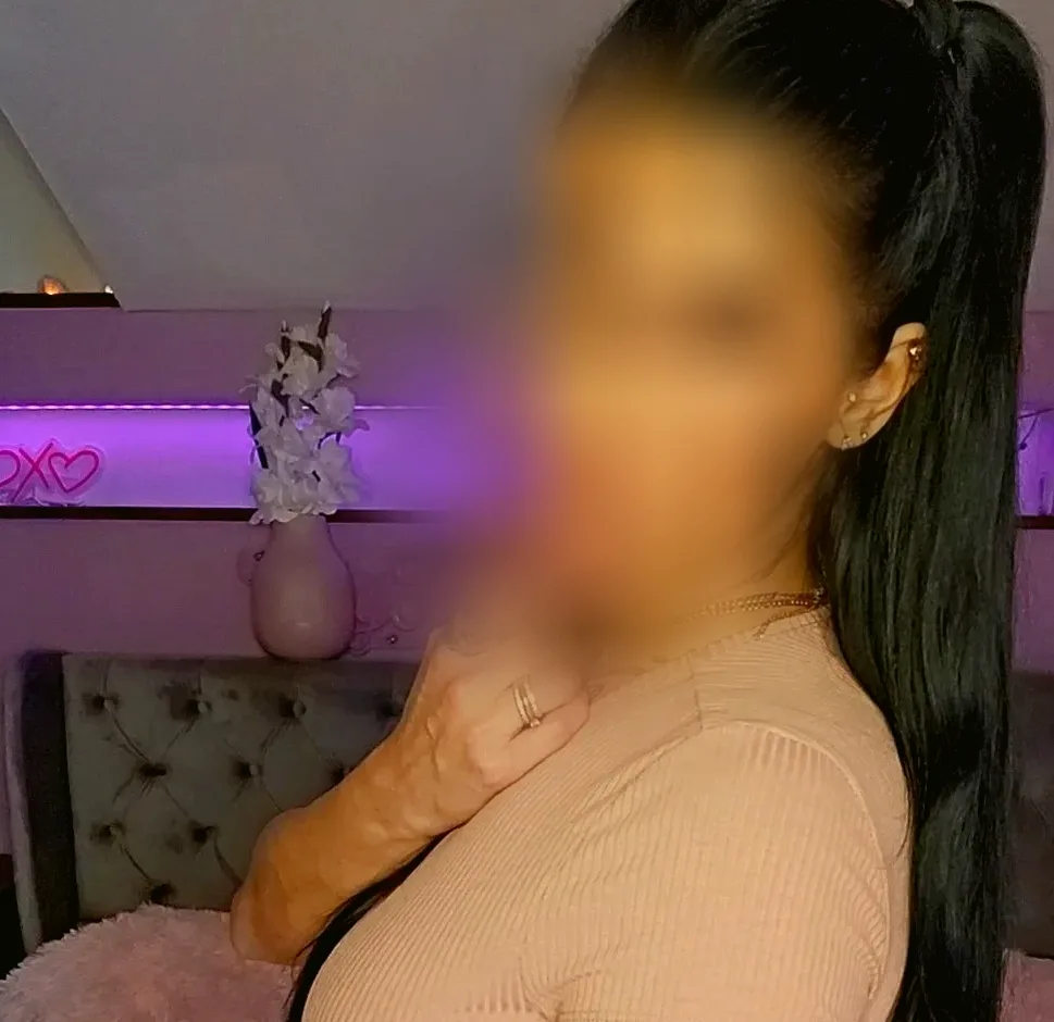 Camilla, 33