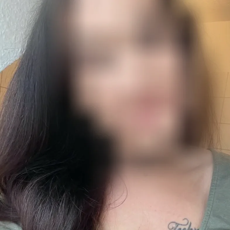 Clara, 36