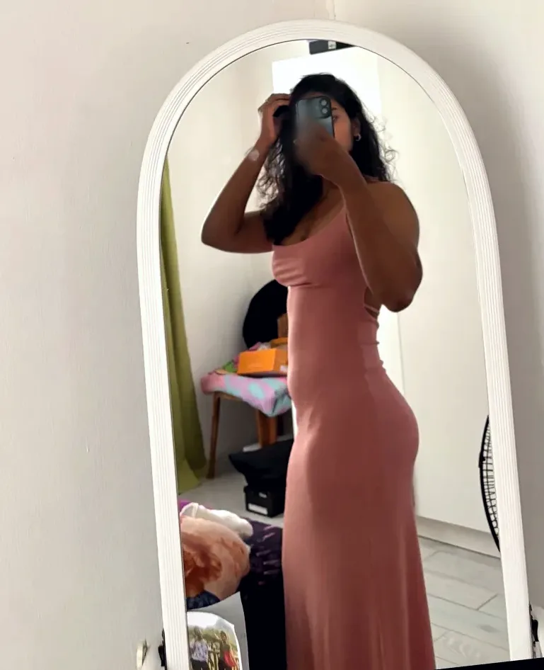 Ella, 28