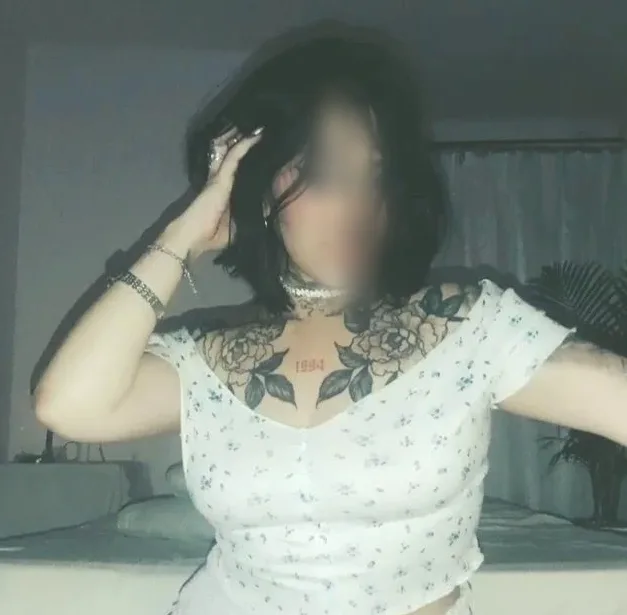 Esther, 28