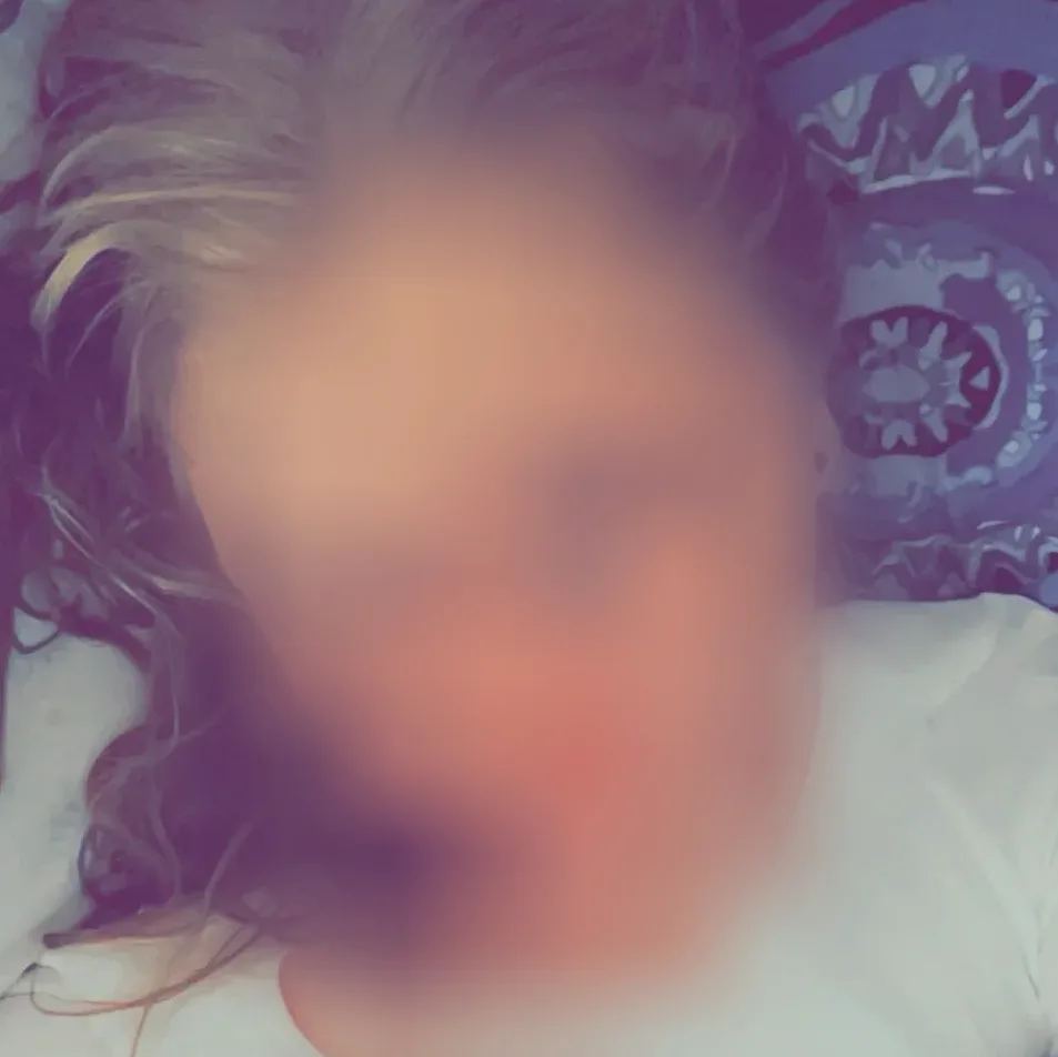 Julie, 22